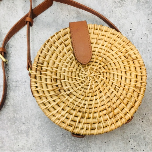 Sole Society Straw Catie Canteen Crossbody - Picture 6 of 7